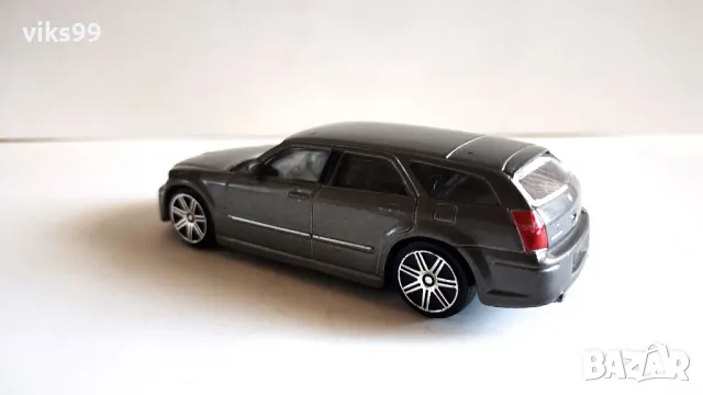 2006 Dodge Magnum RT Bburago 1:43, снимка 2 - Колекции - 48087610