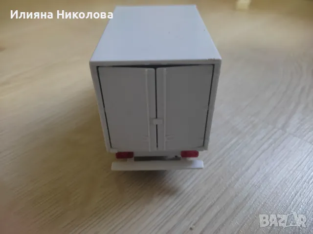 Mercedes-Benz Sprinter Cargo Box 1:34, снимка 4 - Колекции - 48165890