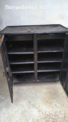 Метален шкаф с колелца за инструменти 