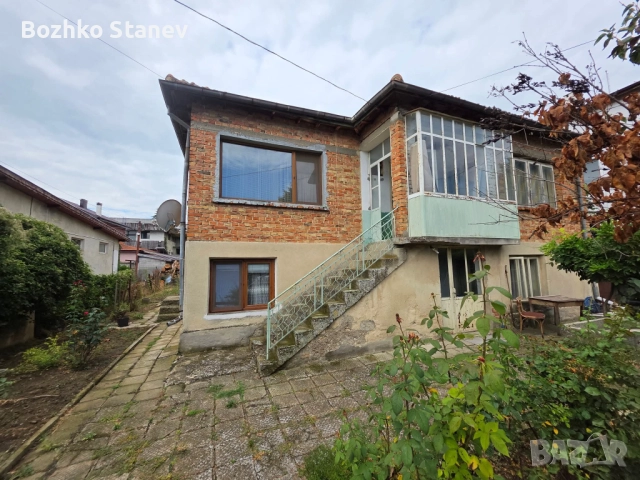 Продава се двуетажна къща , снимка 8 - Къщи - 51434549