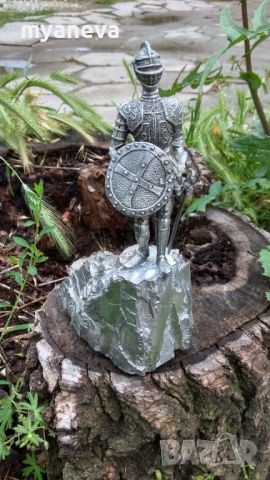 Скулптура на рицар  , метална с богата орнаментика , снимка 14 - Статуетки - 45879068