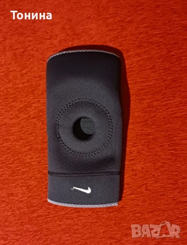 Еластична наколенка за тенис Nike , снимка 4 - Спортни дрехи, екипи - 53637466