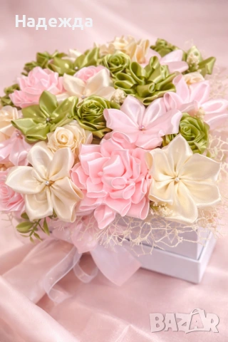 Сатенен букет в кутия , снимка 2 - Декорация за дома - 53933084