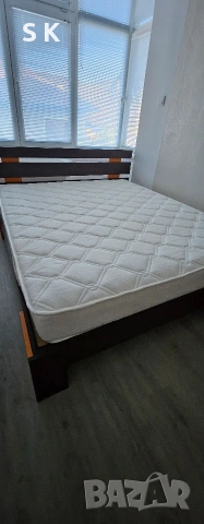 Спалня с две нощни шкафчета