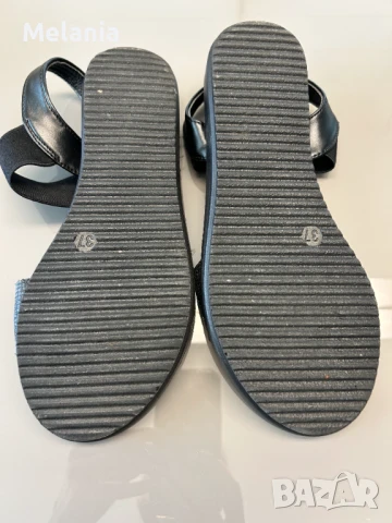 Нови спортни обувки Reserved + подарък сандали, н. 37, снимка 6 - Детски маратонки - 47009023