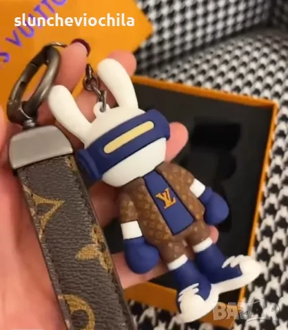 M65221 Dragonne Key Holder Ключодържател Louis Vuitton, снимка 4 - Други - 49793089