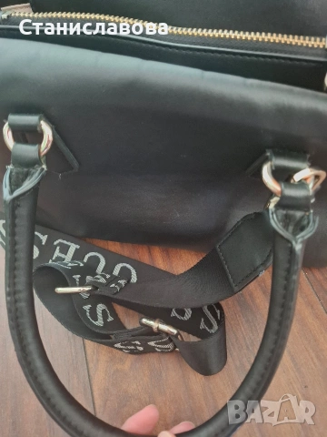 Оригинална дамска чанта Guess, снимка 8 - Чанти - 53860843