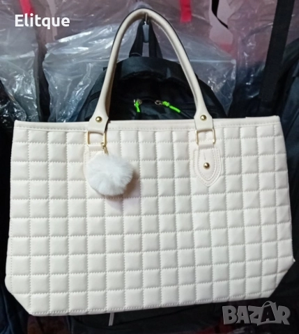 Дамска кожена чанта с пухче