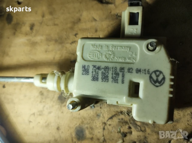 Машинка централно заключване за Volkswagen Golf 4 / Голф 4 хечбек, снимка 3 - Части - 51131316