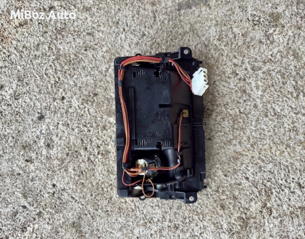 Пепелник BMW E90 E91, снимка 2 - Части - 52385199