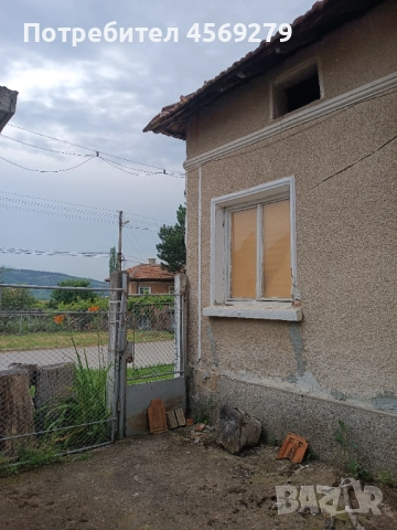  Къща в центъра на село Дърманци , снимка 2 - Къщи - 51975902