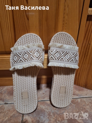 Чисто нови дамски чехли , снимка 2 - Чехли - 52349769