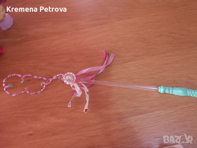 Доставка до СПИДИ АВТОМАТ 2,14€-Елза и Ана/Frozen,Замръзналото-кукла,кутия,светеща пръчка,нова чанта, снимка 3 - Кукли - 53509734