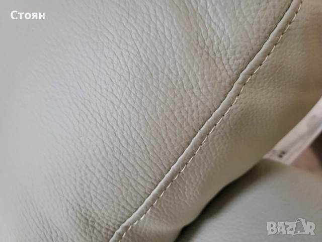 Светло бежов кожен диван двойка с електрически релаксиращ механизъм, снимка 5 - Дивани и мека мебел - 53694248