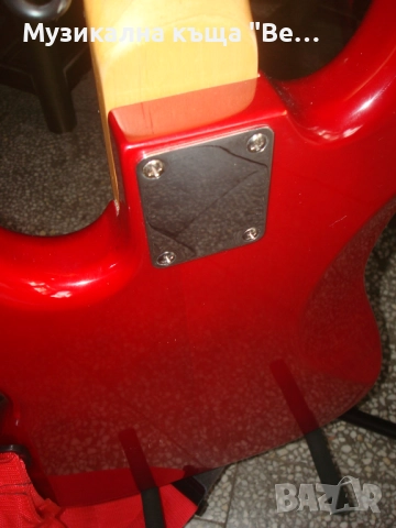 Бас китара с колан и калъф, снимка 12 - Китари - 51719582