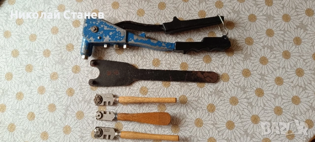 Продавам руска нитачка и три елмаза за стъкло