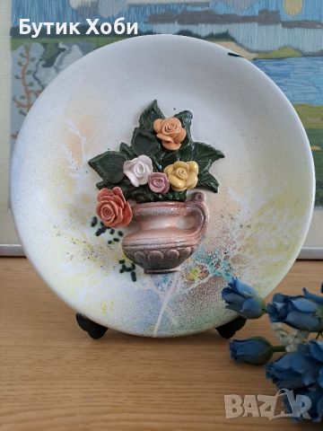 Декоративна керамична чиния, снимка 1 - Антикварни и старинни предмети - 46303801