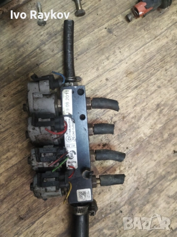 Газова Рейка и Дюзи  - 67R014303 - 110R004304 , AUDI, снимка 2 - Части - 53905724