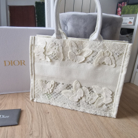 Dior Medium Dior Book Tote White D-Lace Butterfly Embroidery, снимка 4 - Чанти - 44979369
