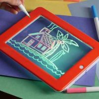 Светещ неонов таблет за рисуване  Magic Pad

, снимка 2 - Рисуване и оцветяване - 45236810