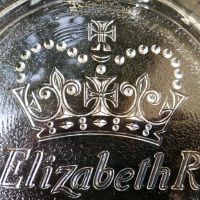 Стъклена поставка Кралица Елизабет 2ра⚜️, снимка 1 - Декорация за дома - 45623728