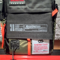Чанта за през рамо ежедневна мъжка спортна чанта, водоустойчива 24х20х9 см., снимка 7 - Чанти - 44951899