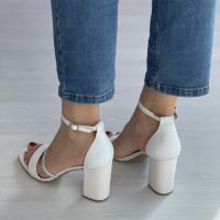 Елегантни дамски сандали с ток и бляскави линии за стилна походка Цветове и номера - черен и бял , снимка 2 - Дамски елегантни обувки - 45496236