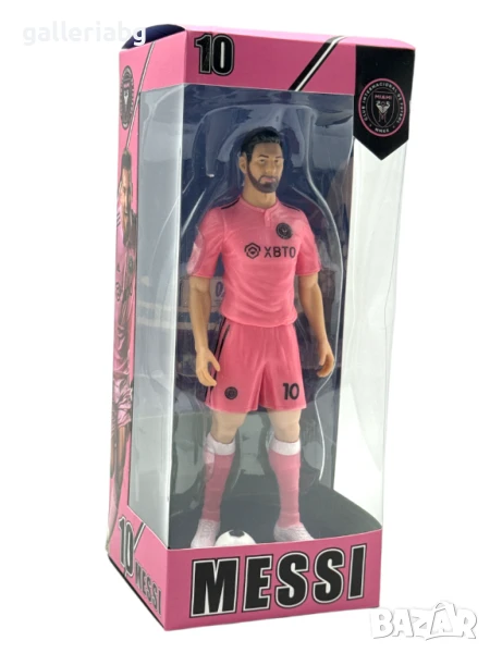 Фигура Меси с екип на Inter Miami – с кутия и стойка Messi, снимка 1
