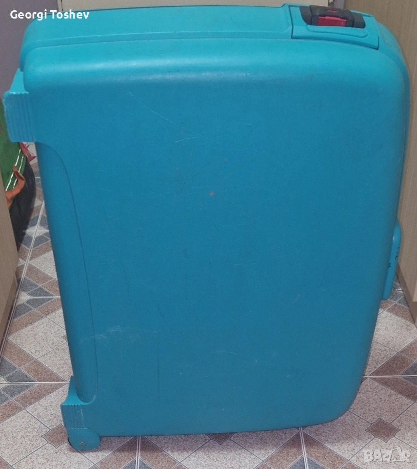 Продава се Голям Куфар Roncato-Размери 75/52/22 см, снимка 1