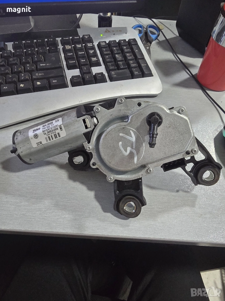 7H0955711 Моторче за чистачка за задното стъкло Volkswagen Transporter T5 2003-2015 404808B, снимка 1