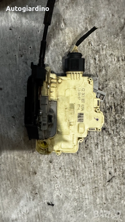 Брава за врата на VW Passat - CZ3C1837015A, снимка 1