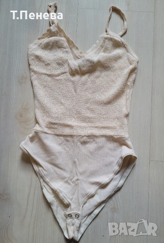 Бодита в червено, бяло и прасковено.Размер С , снимка 3 - Корсети, бюстиета, топове - 53986864