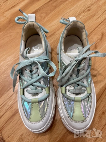 Два броя маркови спортни обувки, снимка 5 - Кецове - 54016432