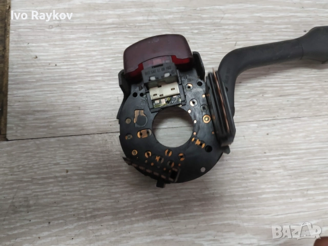 Лостче мигачи и бутон аварийни , VW Golf ,Vento , Passat, снимка 2 - Части - 51484177