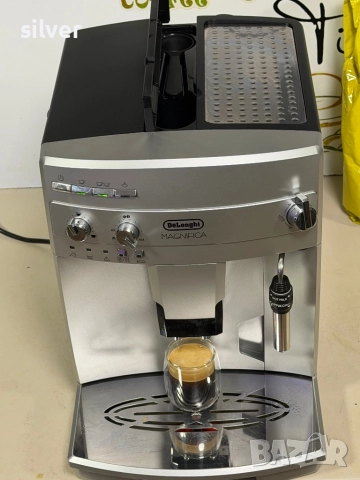 Кафемашина кафе автомат delonghi magnifica с гаранция, снимка 3 - Кафемашини - 52754986