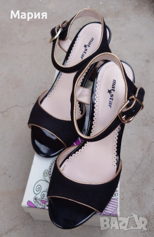 Елегантни велурени сандали