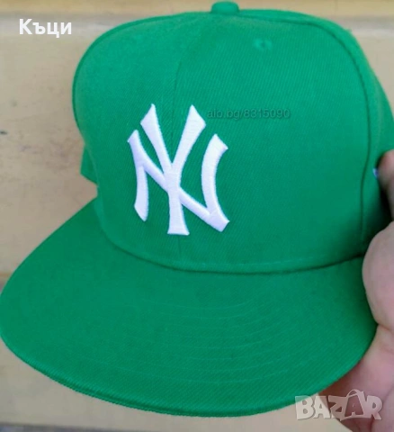 Шапка Хип -хоп с права козирка.