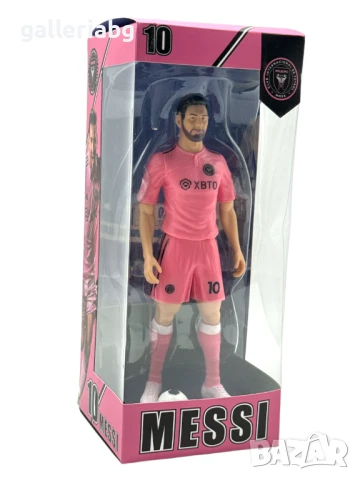 Фигура Меси с екип на Inter Miami – с кутия и стойка Messi