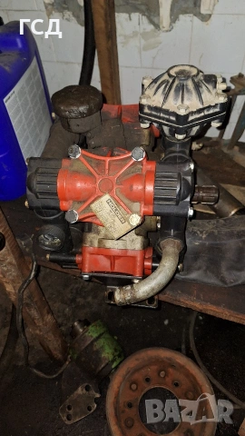 Италианска навесна пръскачка с вместимост 1200 литра., снимка 3 - Селскостопанска техника - 53499261