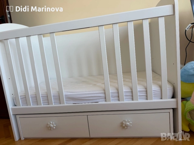 Продавам бебешко легло/кошара с 3 нива на матрака и люлееещ механизъм + матрак, снимка 2 - Бебешки легла и матраци - 53846731