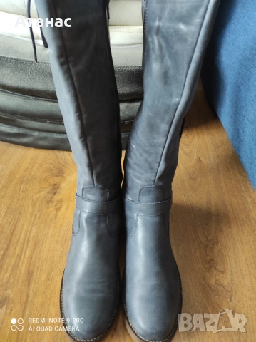 Продавам дамски ботуши 