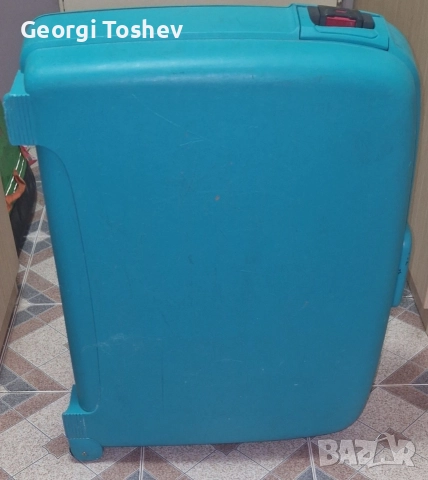 Продава се Голям Куфар Roncato-Размери 75/52/22 см, снимка 1 - Куфари - 46965521