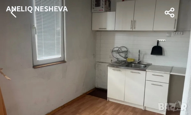 Продавам два етажа от къща по 89 кв.м. от три етажна къща с парцел от 226кв.м., снимка 11 - Къщи - 52424034