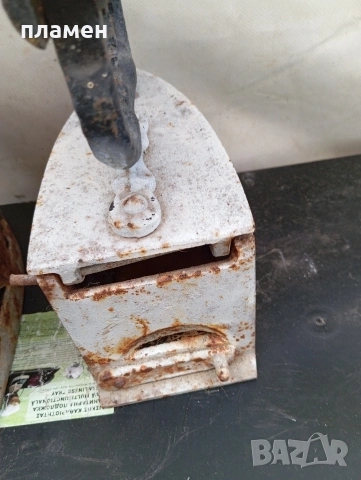 Продавам стари ютии използвани за гладене ,нямат счупено,два броя., снимка 4 - Антикварни и старинни предмети - 53108289