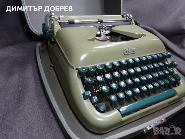СТАРА РЕТРО DDR ПОРТАТИВНА ПИШЕЩА МАШИНА ERIKA MODEL 10, снимка 2 - Антикварни и старинни предмети - 54098431