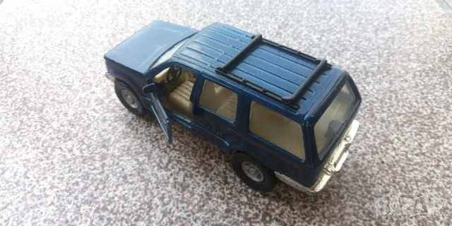 Ford Explorer Maisto - Мащаб 1:42, снимка 2 - Колекции - 49373208