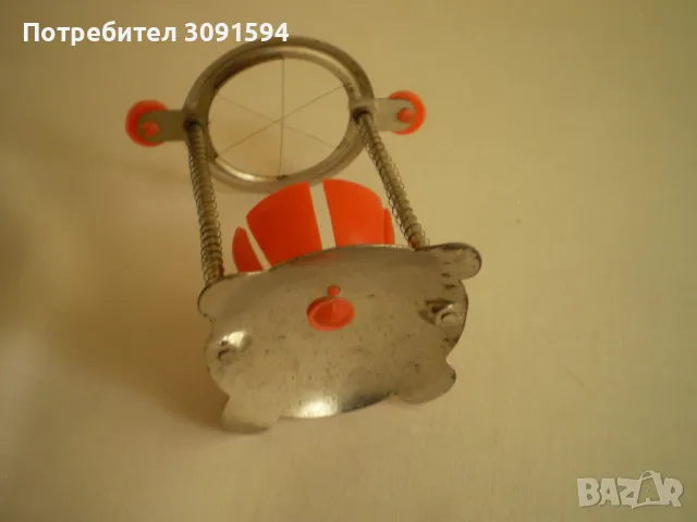 Винтидж резачка за яйца метал трърда червена пласмаса, снимка 4 - Други стоки за дома - 50019612