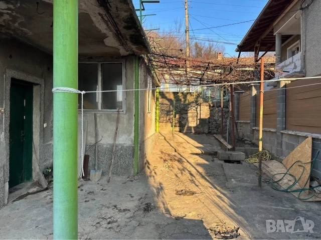 Двуетажна къща с тераса (ЗП 61 кв.м) и двор 368 кв.м в широкия център на град Елена, снимка 10 - Къщи - 48580538