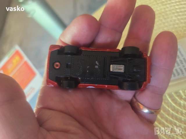 Hotwheeks Ferrari 2001 China, снимка 6 - Колекции - 54099914