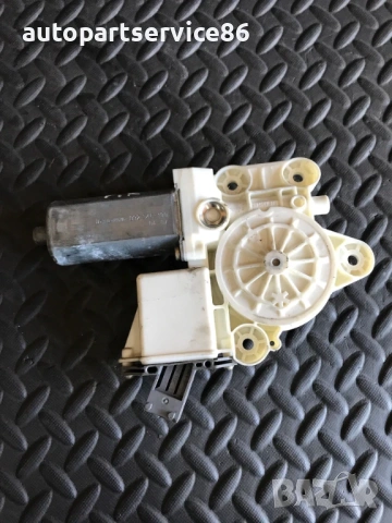 Мотор за стъкло предна дясна врата Bosch за Toyota Avensis (2003-2007) 0130822032, снимка 2 - Части - 54217061